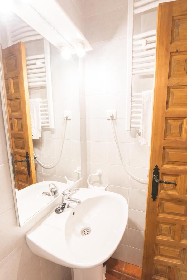 Apartamentos Rurales El Colvillo Trillo Luaran gambar