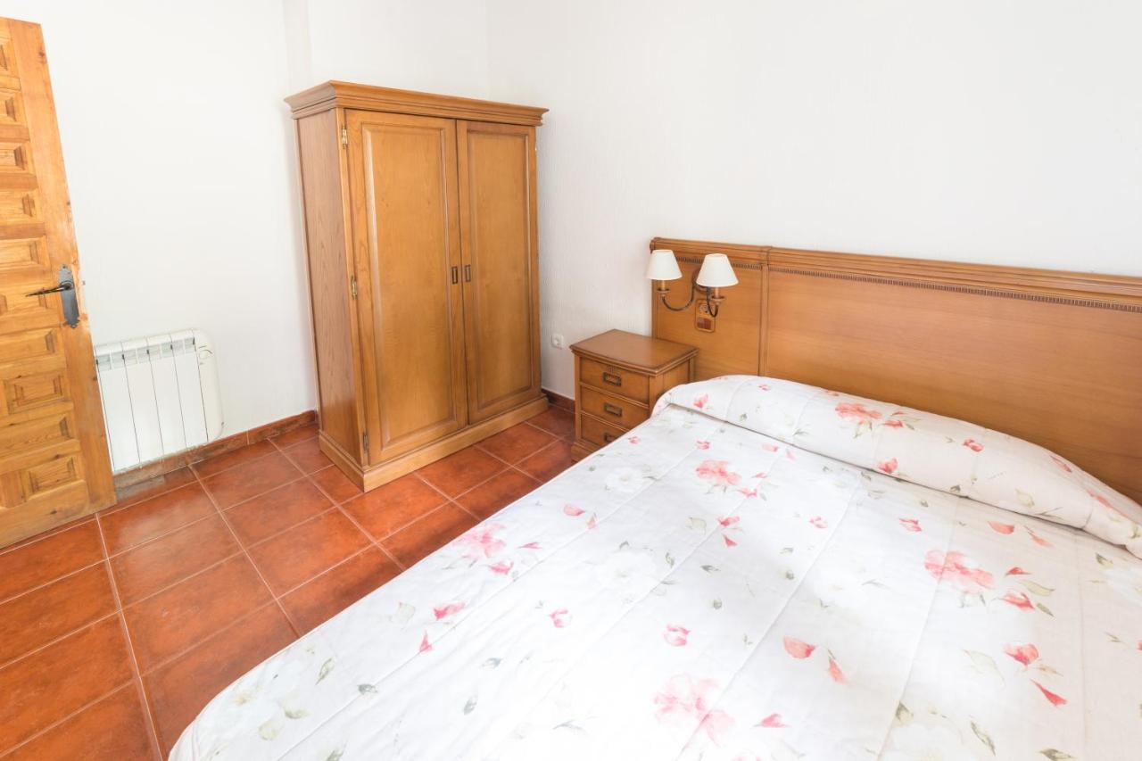 Apartamentos Rurales El Colvillo Trillo Luaran gambar