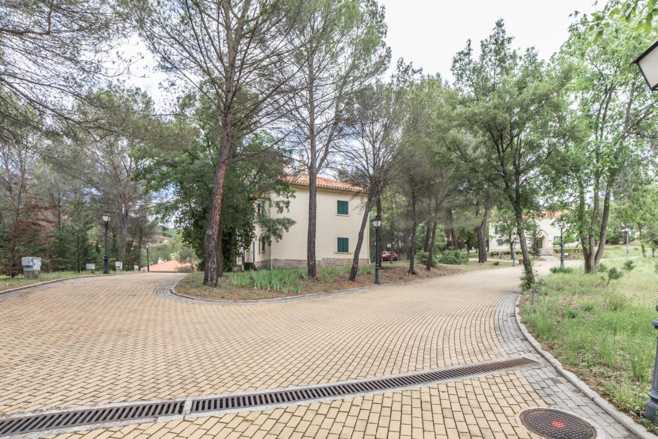 Apartamentos Rurales El Colvillo Trillo Luaran gambar